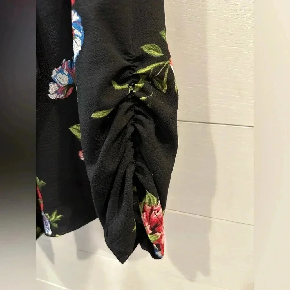 2Sable Black Floral Crop Blazer- size Large - Picture 2 of 6